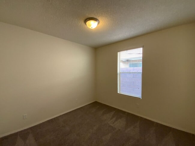 Building Photo - Beautiful 3 Bedroom Plus Office Recent Con...