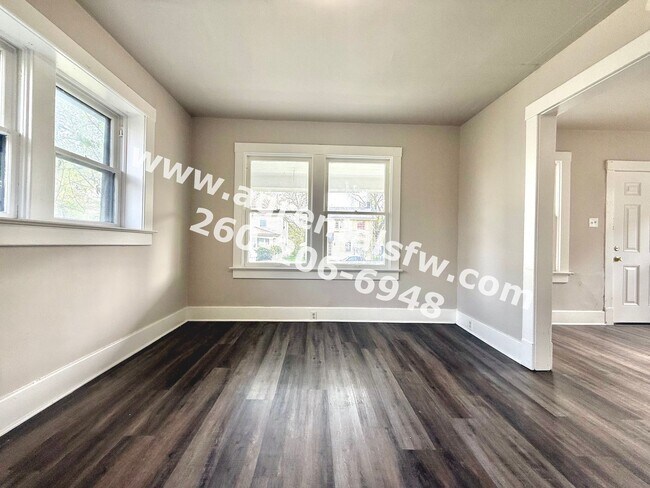 Building Photo - 3 Bedroom House