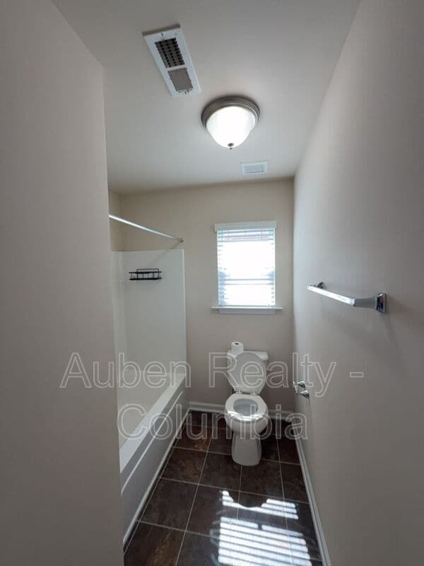 Building Photo - 204 Ashmore Ln
