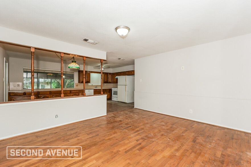 Building Photo - 533 Lee St