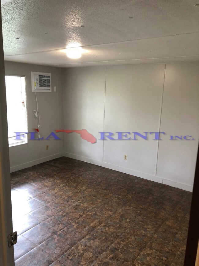 Building Photo - **3/2 Manufactured home (St. Cloud)**