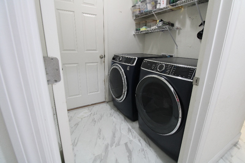 Building Photo - 600 Swallowtail Dr