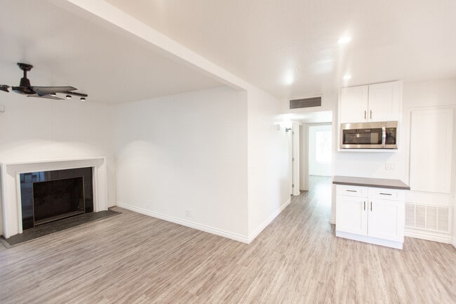 Building Photo - Villa 10 Apartments