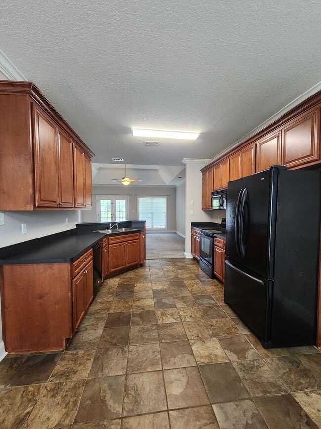 Building Photo - Spacious 4BD/2BA Home in Hahira with Screened Porch & Above Ground Pool!