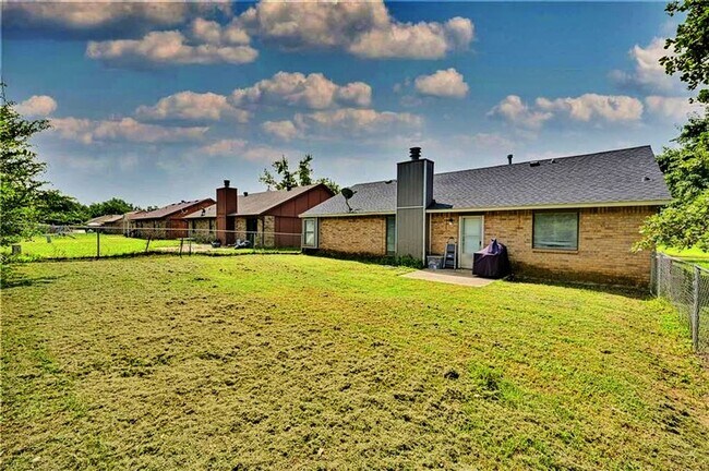 Building Photo - Gorgeous 3 bed/2 bath home in MWC!!