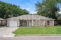 Building Photo - 303 West Ct