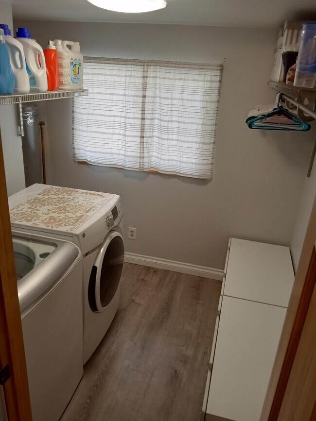 Large laundry room! - 1400 Zenobia St