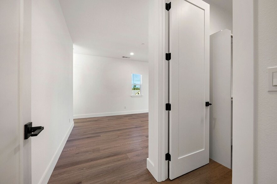 Building Photo - 3733 Mocha Ln