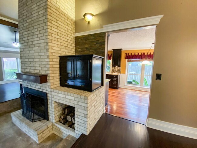 Building Photo - 202 Santa Fe