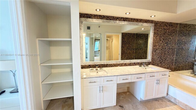 Building Photo - 3530 Mystic Pointe Dr