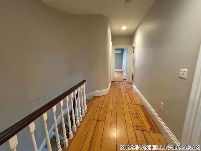 Building Photo - 1 Pickering Ave