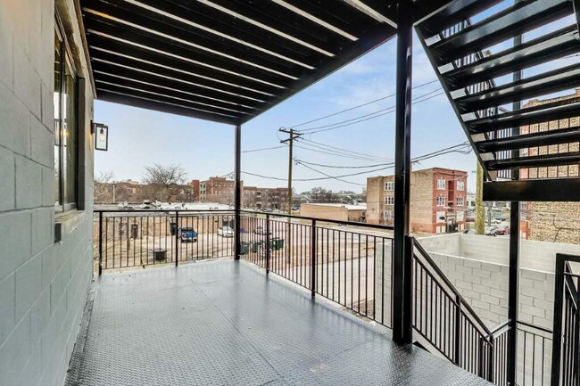 Building Photo - 5523 S Indiana Ave