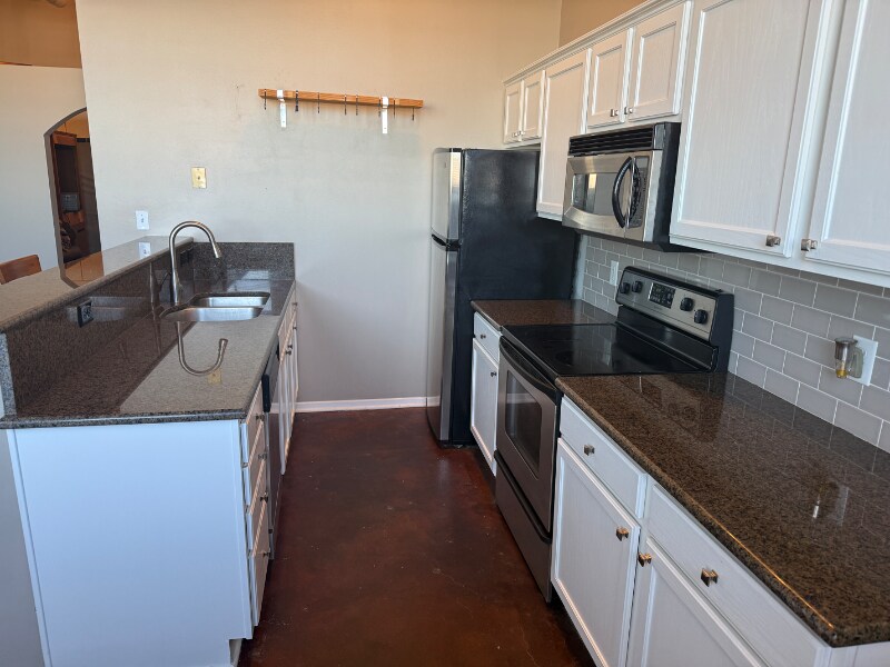 Building Photo - 200 Main St