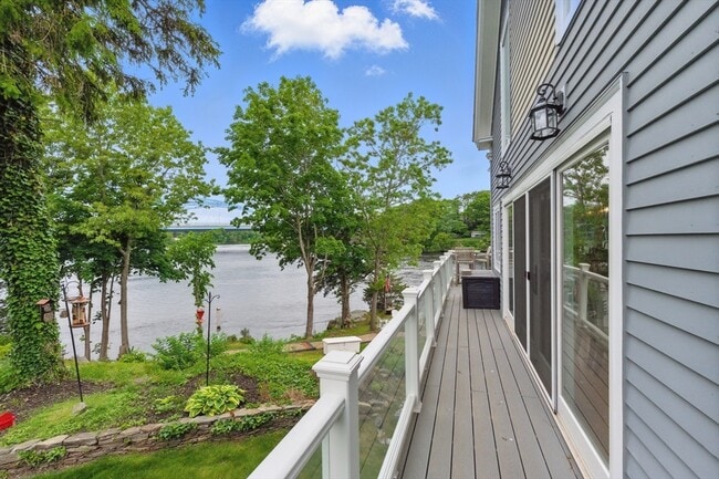 Building Photo - 1 Deer Island St