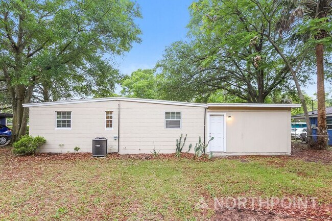 Building Photo - 10539 Gailwood Cir E