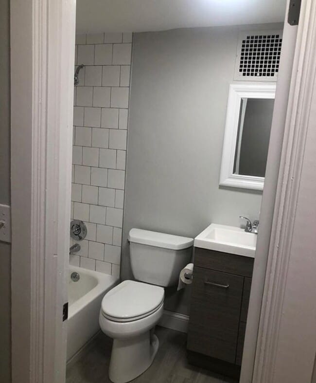 Building Photo - Updated 1 Bed Available 6/1/26