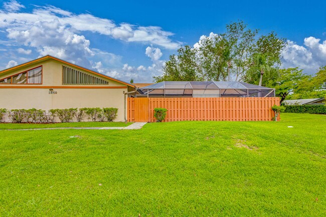 Building Photo - 1240 Summit Pl Cir
