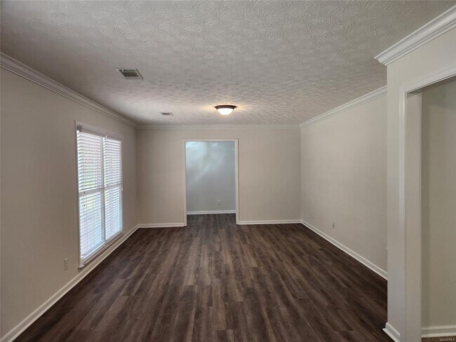 Building Photo - 628 Shadow Ln