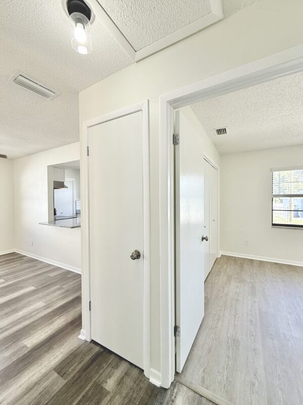 Building Photo - 5212 Peach Ave