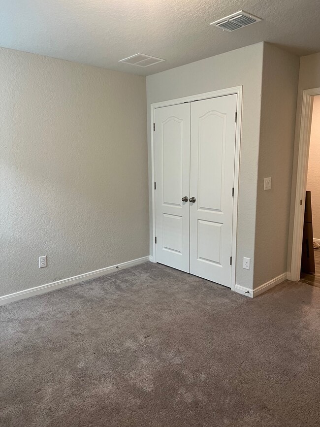 Building Photo - 525 Sentry Valley St