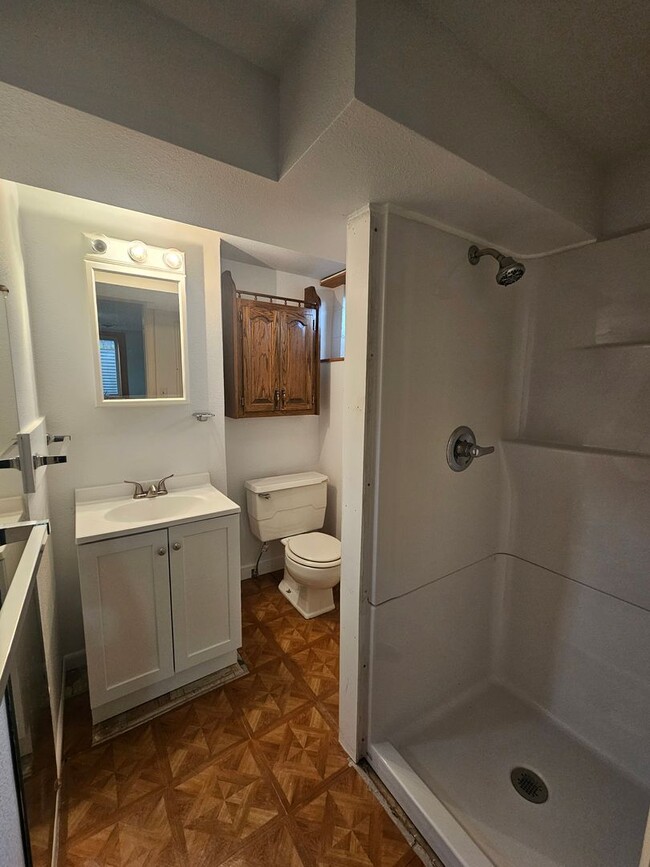 Building Photo - 4 BED | 2 BATH | SINGLE-FAMILY HOME | NORT...