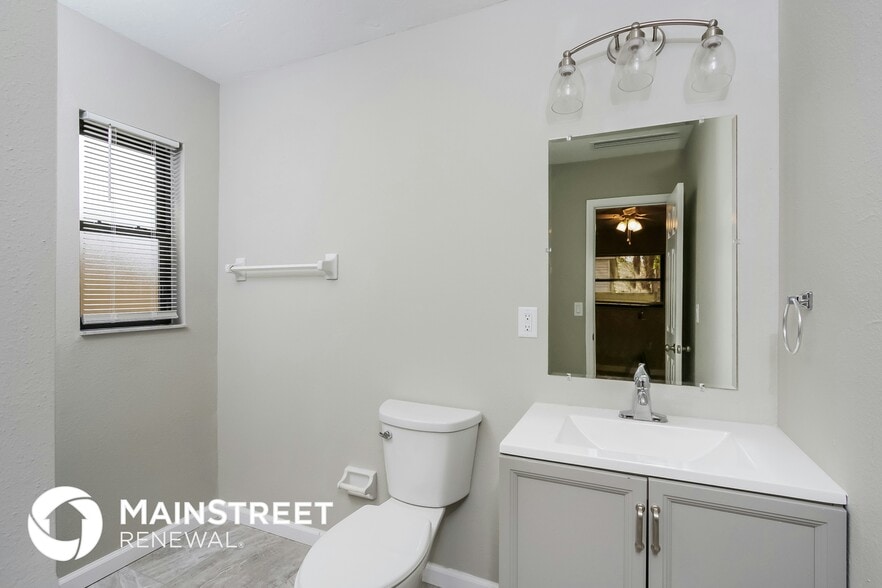 Building Photo - 816 65th Ave W