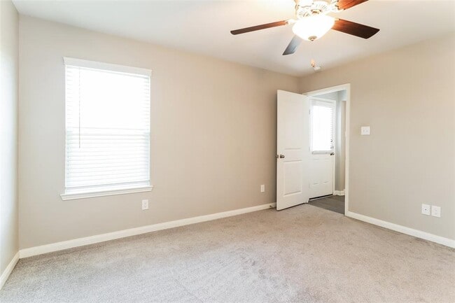 Building Photo - 23014 Bellini Dr