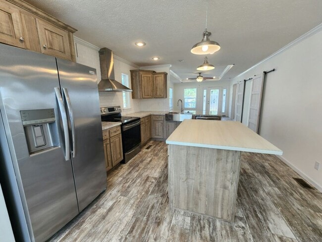 Building Photo - 518 Eland Dr