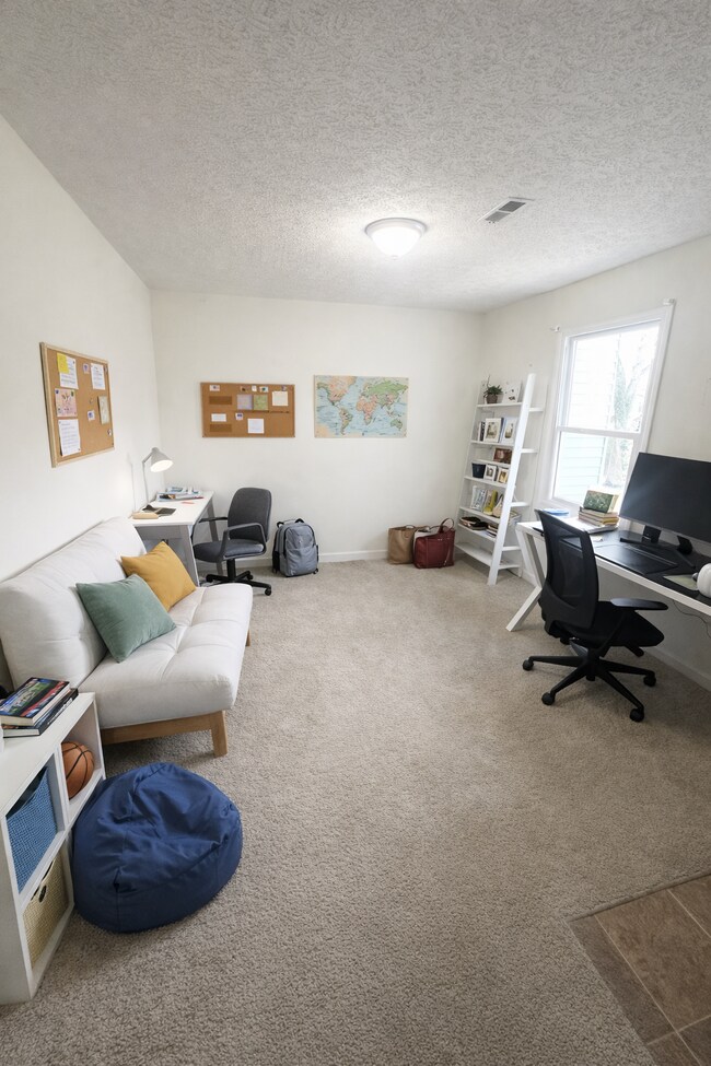 Building Photo - 148 Clover Valley Cir