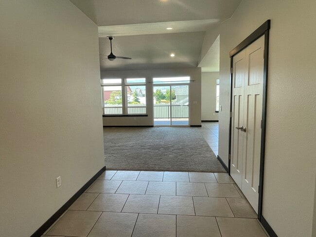 Building Photo - Now renting 3 bedroom 2 bathroom House