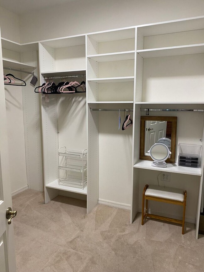 Building Photo - NOTE:  This property IS ONLY AVAILABLE UNTIL APRIL 2026 at this time, not 2027. Beautiful Short T...