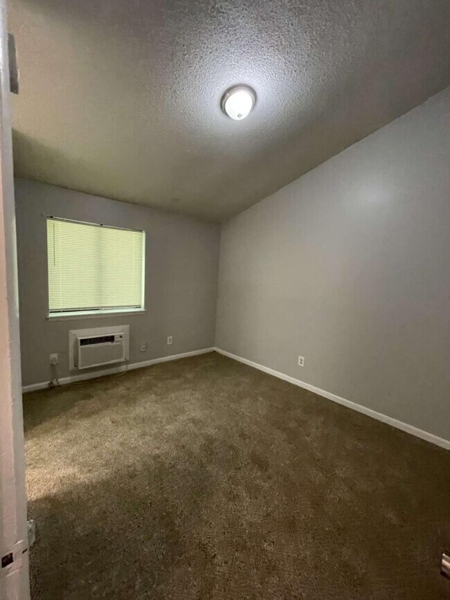 Building Photo - 1 Bedroom Apartment with a Bonus Loft - $7...