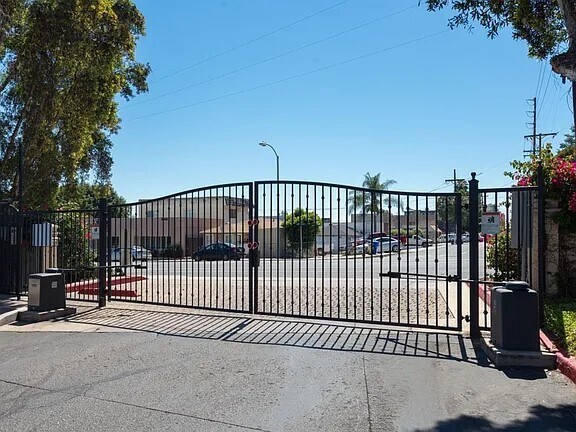 Building Photo - 3605 Grove St