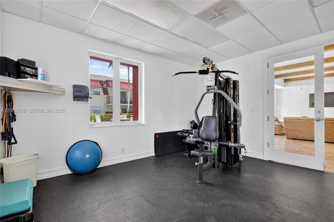 Building Photo - 6709 N Kendall Dr