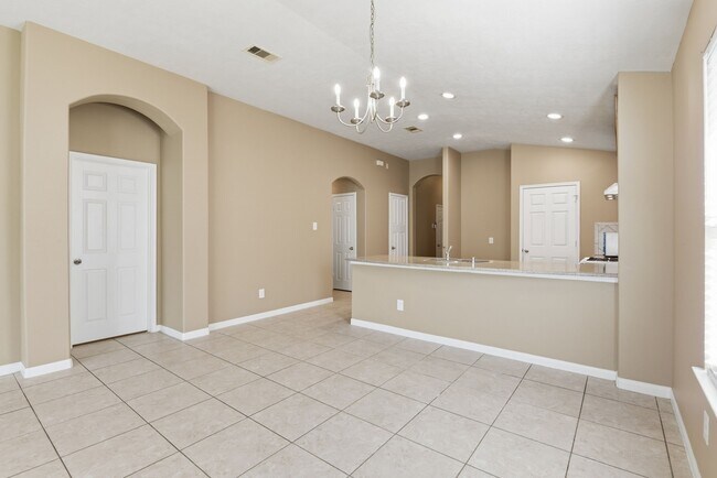 Building Photo - 1502 Stonehedge Bend Dr