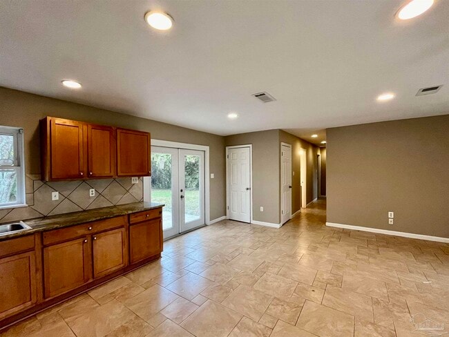 Building Photo - 1127 Redwood Ln