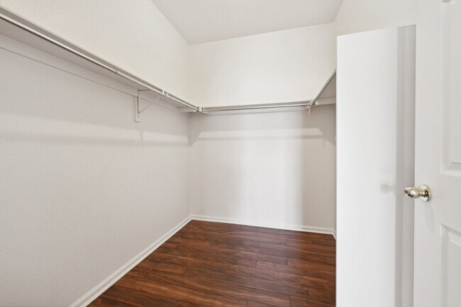 Building Photo - 3 Bedroom Condo in Aurora