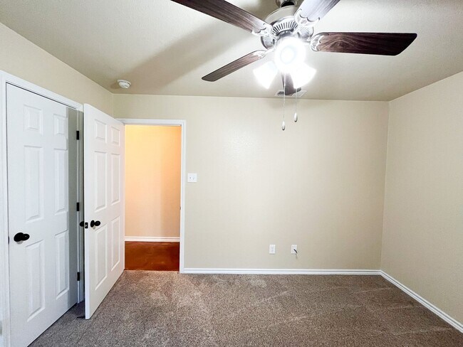 Building Photo - Available 7/16/2025 Beautiful 1 story, 4 b...