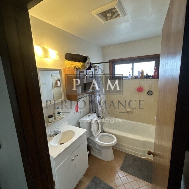 Building Photo - 2155 S 102nd St