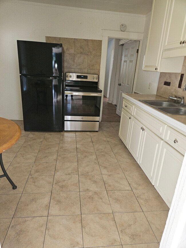 Building Photo - 1363 Tioga Ave.