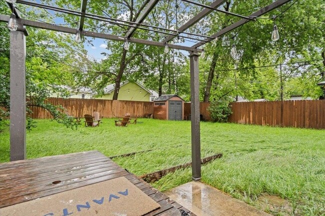 Building Photo - 2947 Moss St