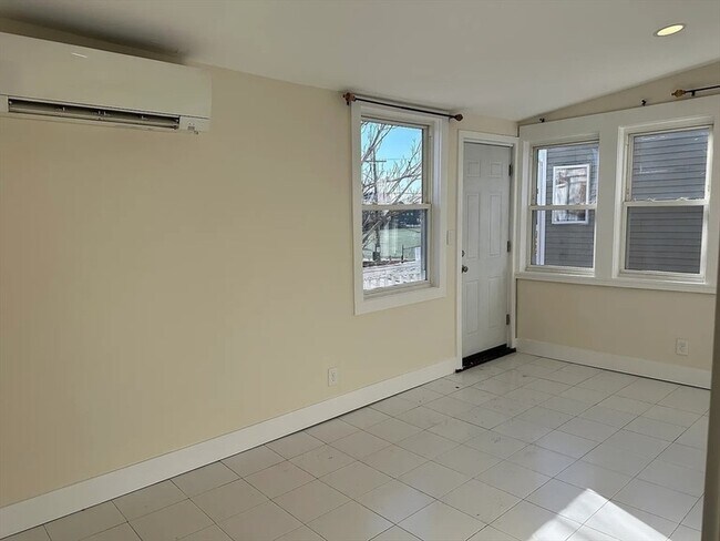 Building Photo - 9 Playstead Rd