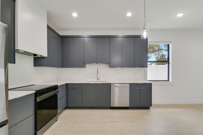 Building Photo - 17780 Thelma Ave
