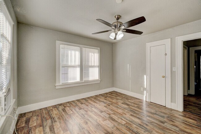 Building Photo - Cozy 1-Bedroom Home with W/D Connections Near Scissortail Park & Wheeler District!