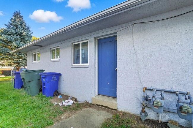 Building Photo - 1927 Vaughn St