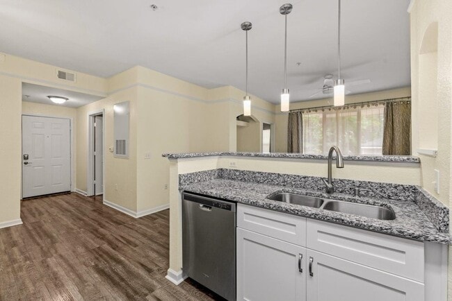 Building Photo - 2801 Chancellorsville Dr