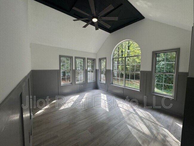 Building Photo - 63 Lakeview Ln