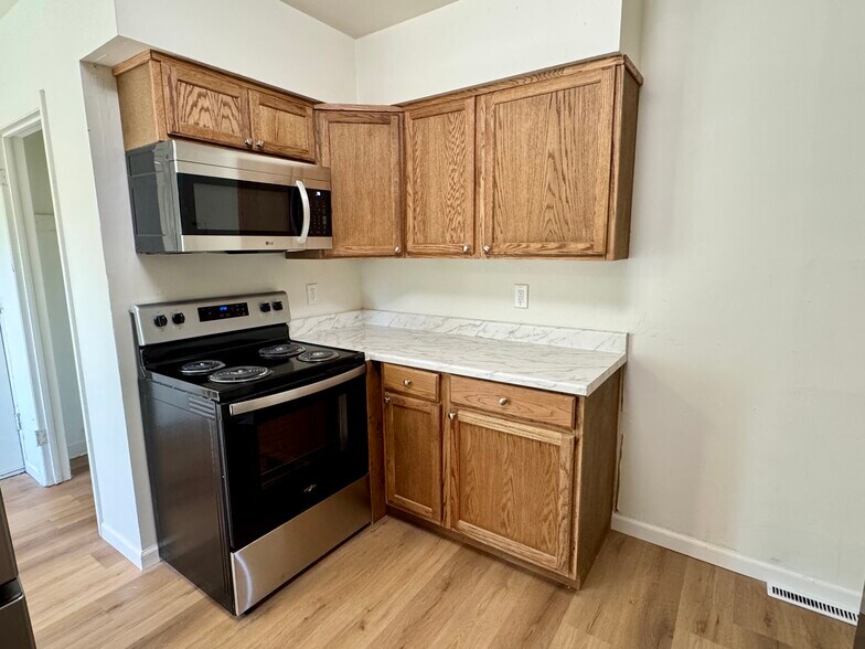 Building Photo - 8801 E Independence Ave