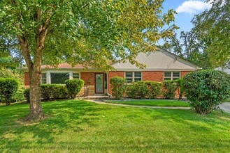 Building Photo - 5 Bed 3 Bath - Chevy Chase Rambler - Move ...