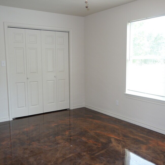 Building Photo - TAHITIAN VILLAGE ENTERTAINING READY -  3 BEDROOM / 2 BATH HOME